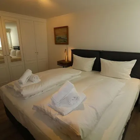 With 3 Bedrooms Hébergement de vacances *